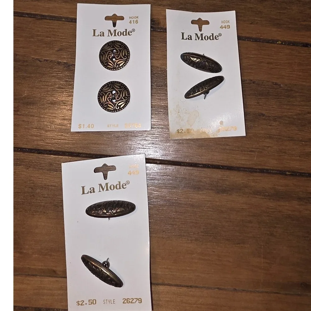 La Mode Buttons Gold Antique Gold Floral Scroll 3/4 and 1 1/8 Inch 6pc Italy